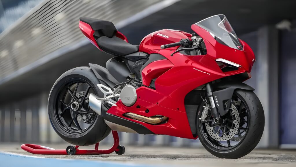Ducati Panigale V2 (2025): एक ऐसा सुपरबाइक जो सिर्फ ट्रैक नहीं, तुम्हारे दिल के भी करीब आएगा