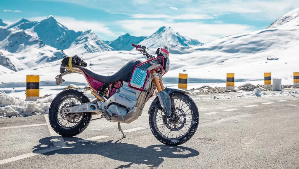 E-Himalayan Electric 2025: एडवेंचर, स्मार्ट फीचर्स और ग्रीन मोबिलिटी का नया अनुभव