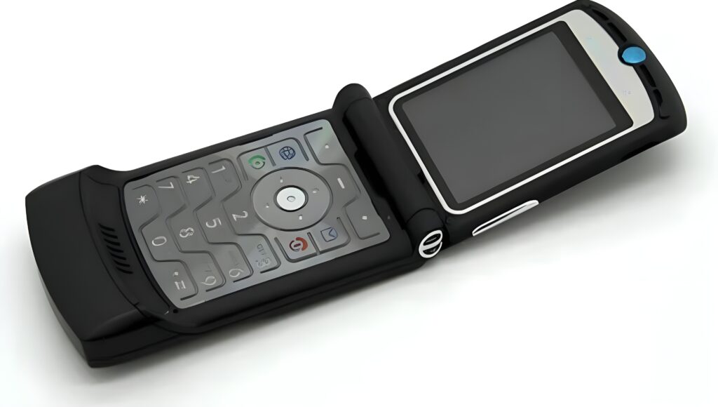 Motorola Razr: स्मार्टफोन की दुनिया में आइकॉनिक वापसी! जानें सभी नए फीचर्स और कीमत